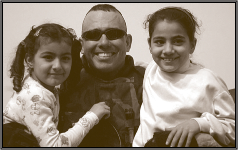 My friend Darrin and his gurlz! 
